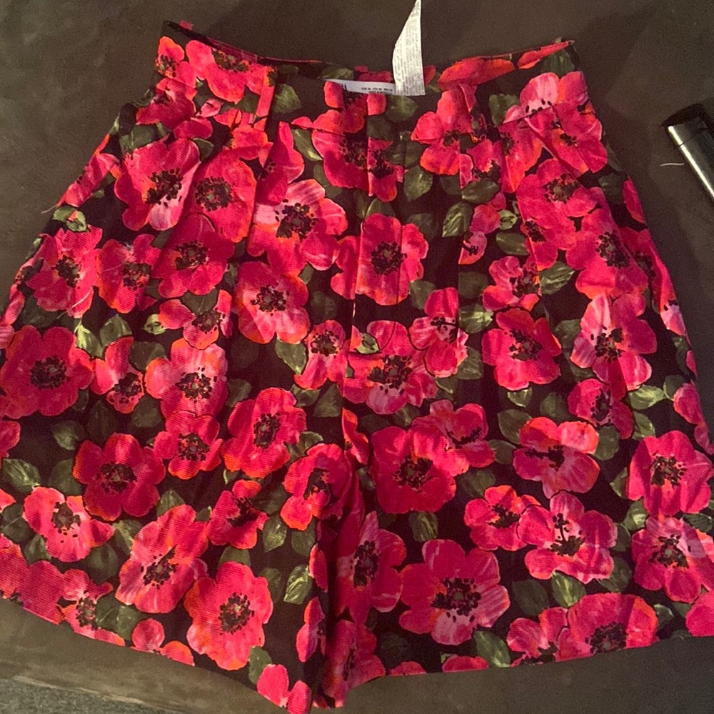 Size medium Zara flower shorts